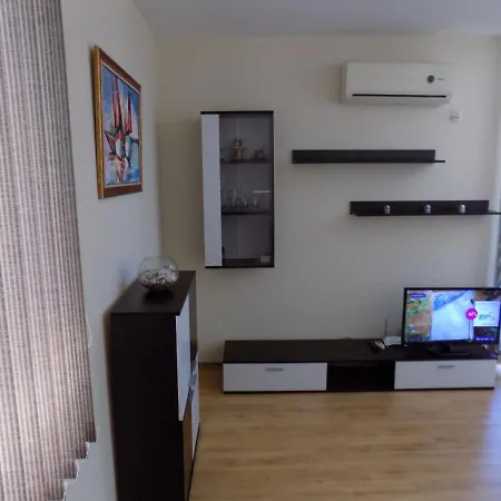 двустаен в комплекс нестинарка