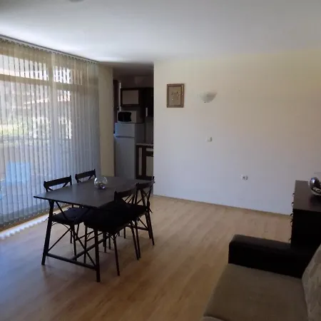 двустаен в комплекс нестинарка