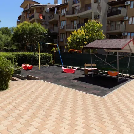 двустаен в комплекс нестинарка Țarevo