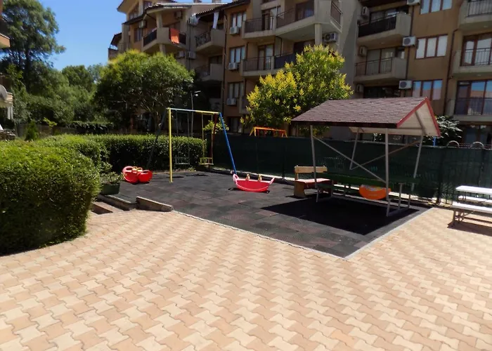 двустаен в комплекс нестинарка 茨雷沃