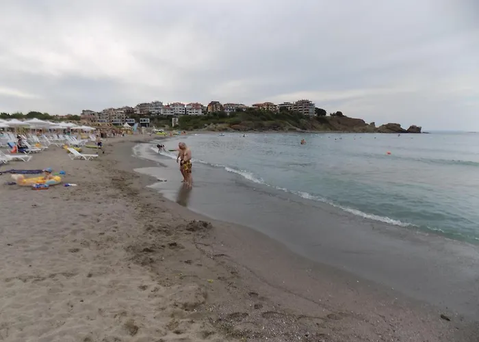 公寓 двустаен в комплекс нестинарка 茨雷沃